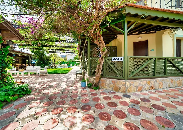 Dedeminn Garden Hotel